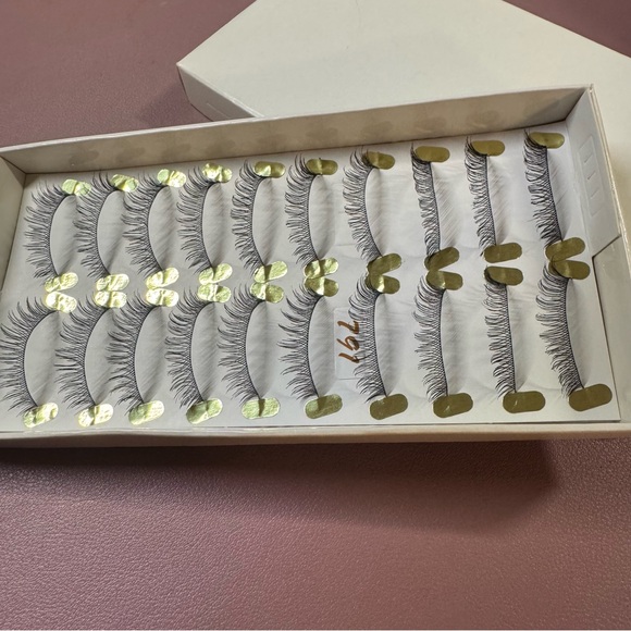 Natural Black False Eyelashes - Picture 4 of 4